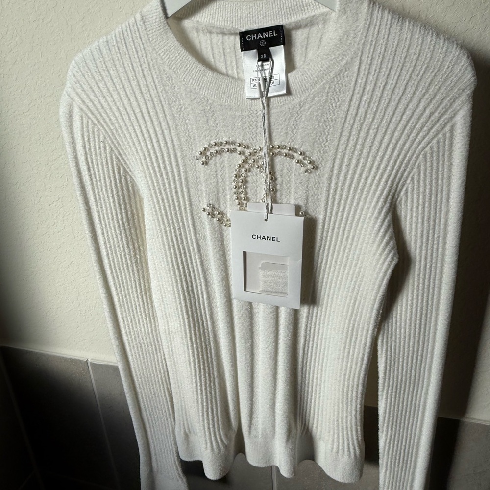 Chanel white pearl logo long sleeve pullover - Picture 2 of 9